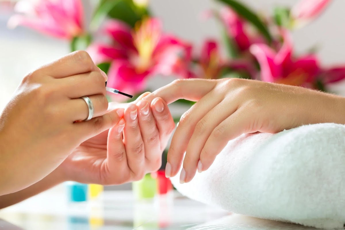Golden Nail Bar PJ