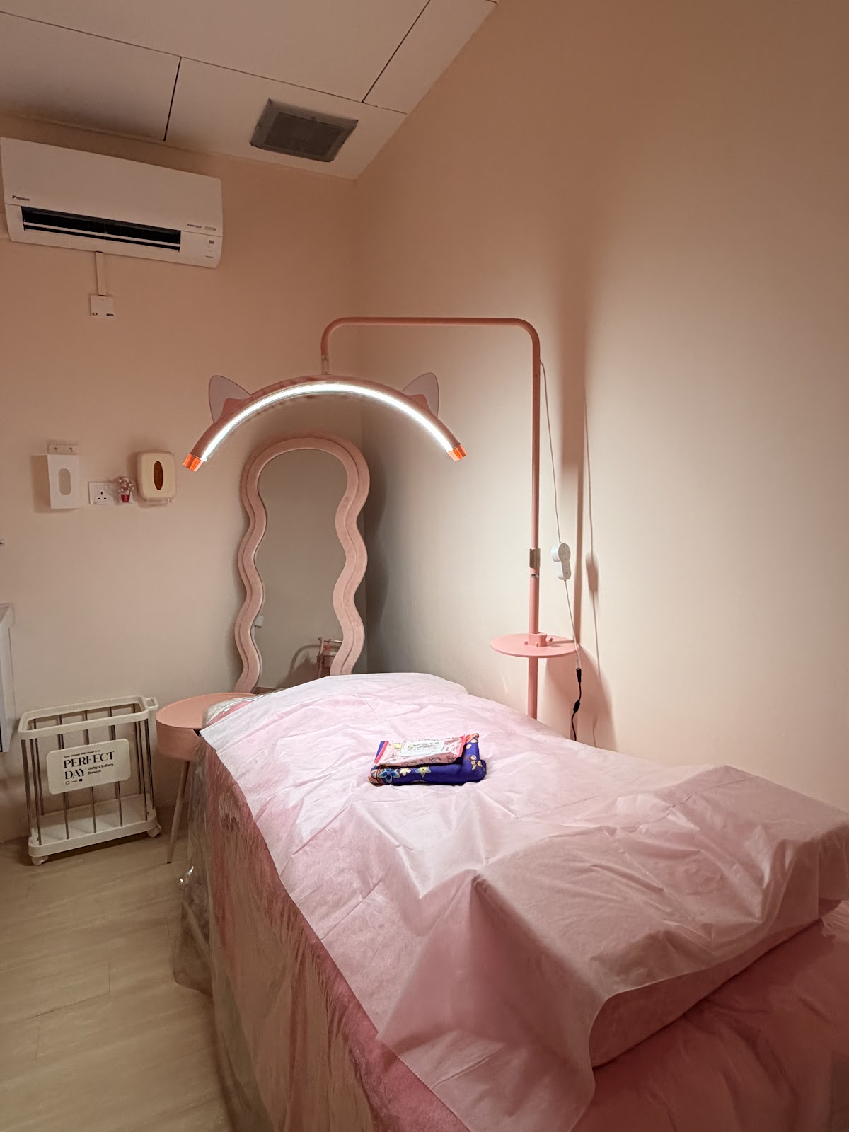HAIR, NAILS & WAXING BY GIRL SHAH ALAM (Muslimah friendly)