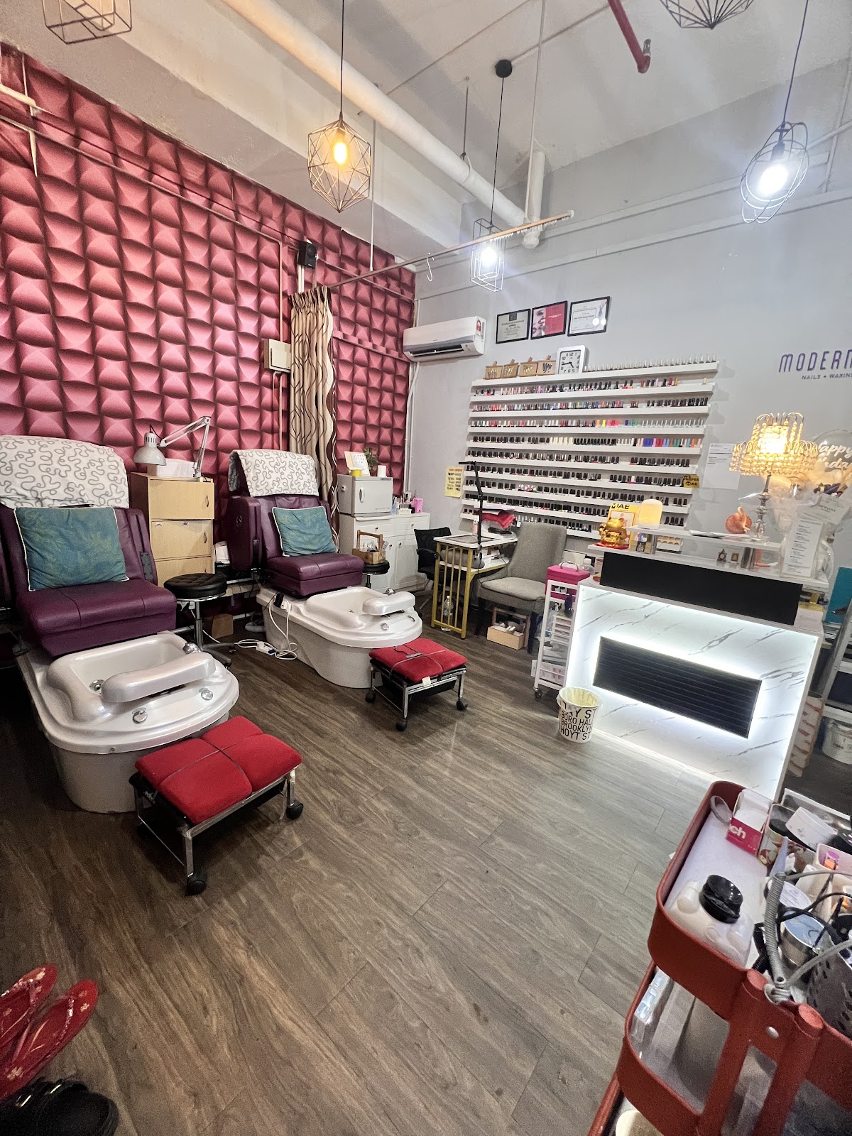 Modern Nails Studio