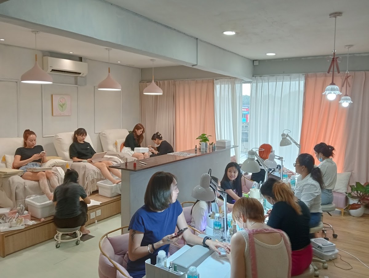 Sisters Nail & Beauty - SS15