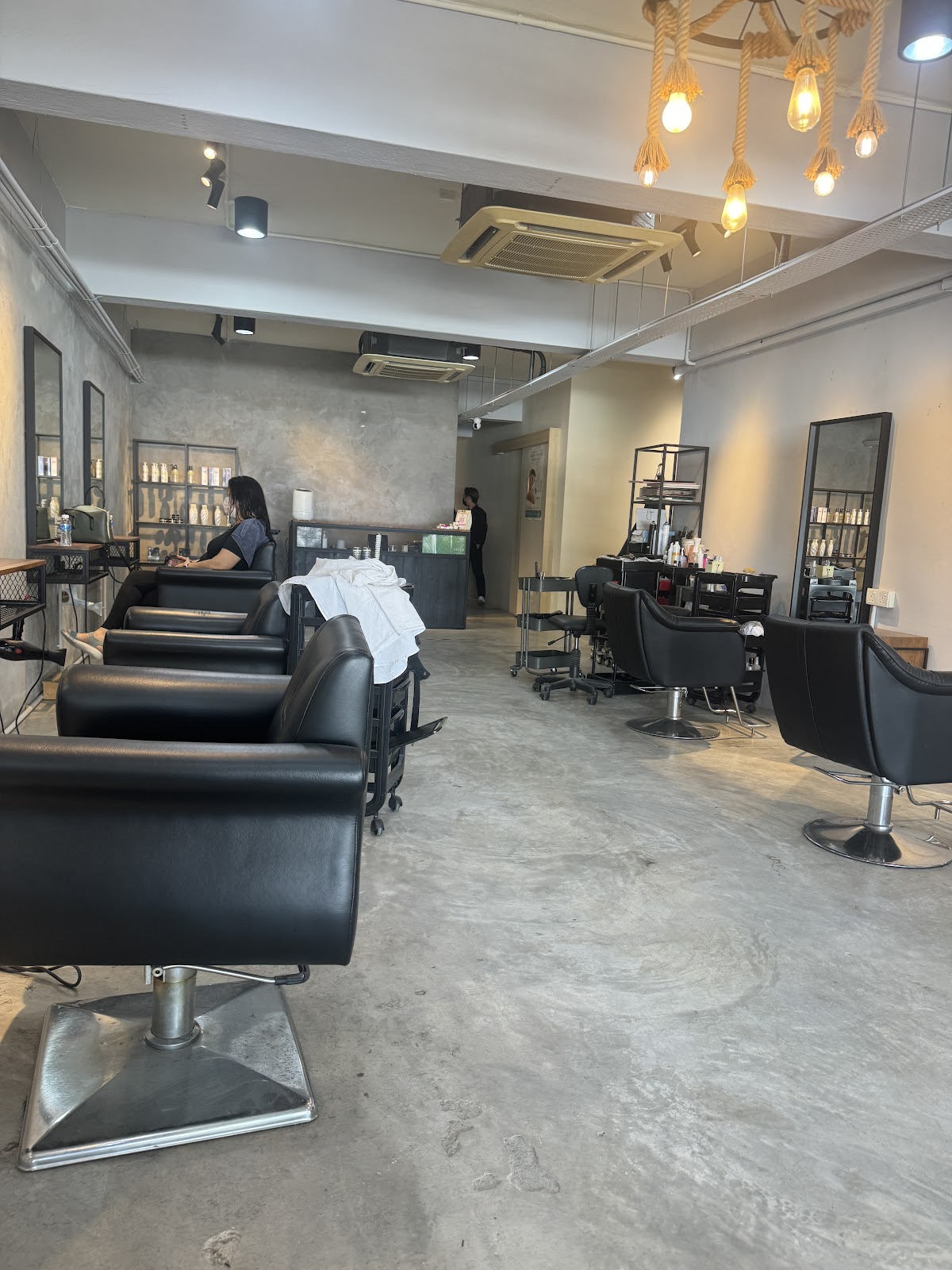 The Hare Salon SS2